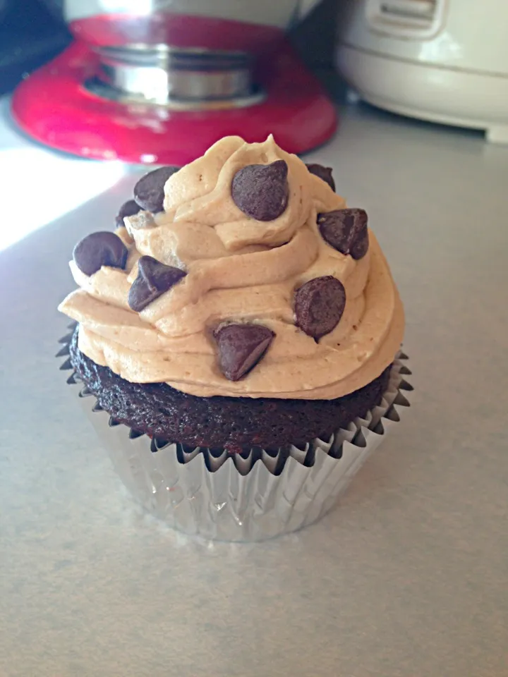 Chocolate chip cookie dough cupcakes!|Jenn Dezさん