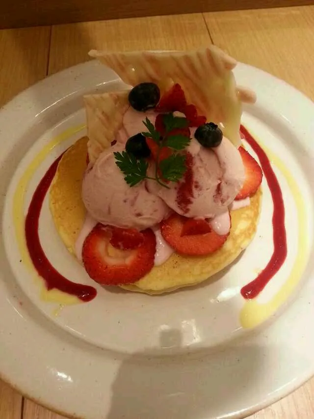 Snapdishの料理写真:j.s. pancake cafe  イチゴのパンケーキ|じょうさん