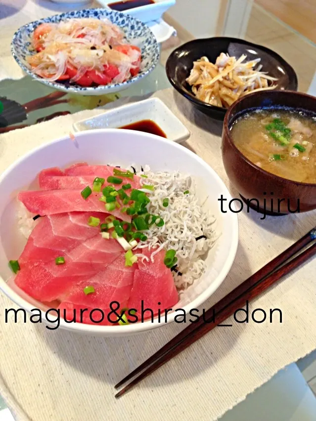 マグロしらす丼、豚汁、トマトサラダ、ササミとやわらぎネギ和え♡|さおりさん