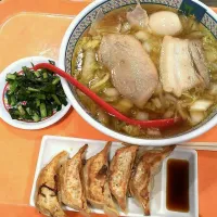 Snapdishの料理写真:ラーメン&餃子|秋葉さん