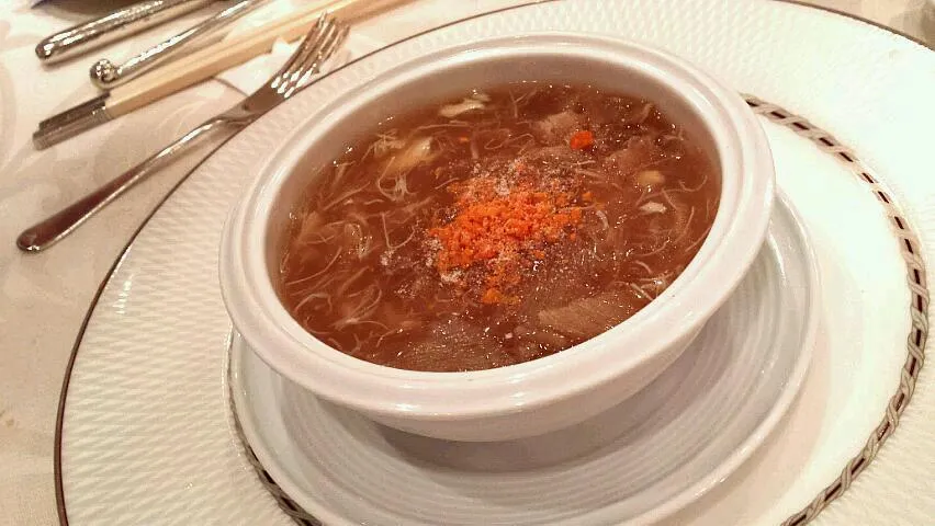 Food tasting for my bro's wedding dinner - Braised Shark's Fin Soup with crabmeat and roe.|genさん