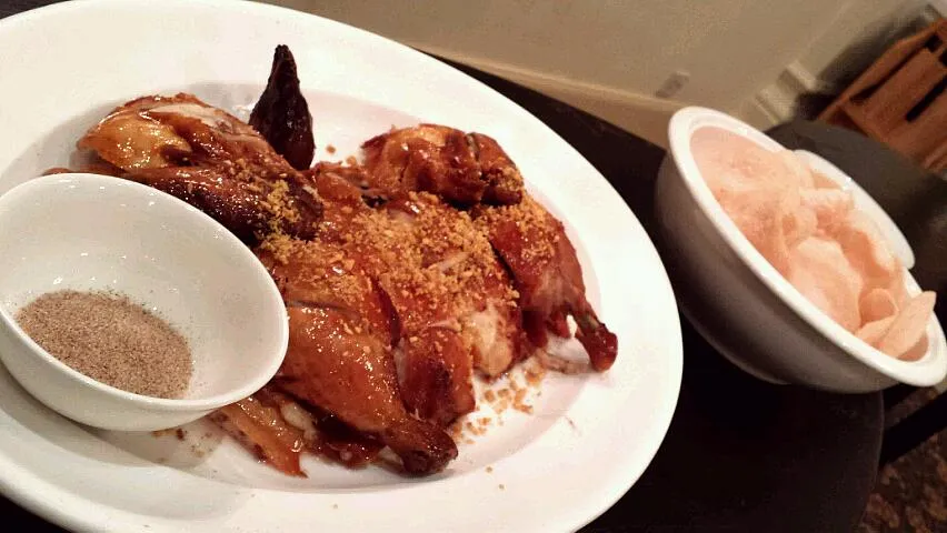 Food tasting for my bro's wedding dinner - roasted chicken with golden garlic and shrimp crackers.|genさん