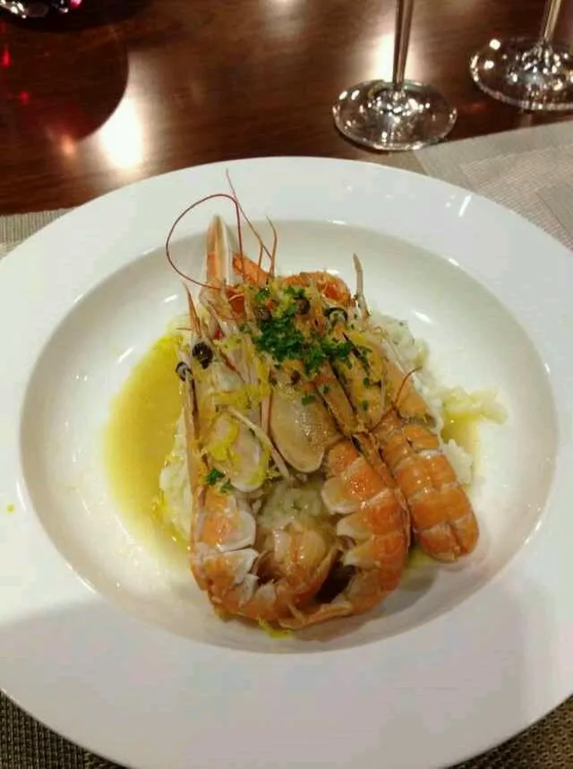 Snapdishの料理写真:lemon risotto with sauteed scampi|Samson Yukさん