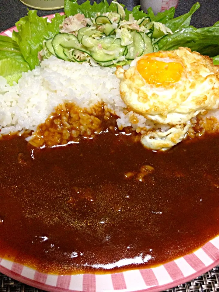 #夕飯 One-Plate Dish 全部のせカレーライス(レタス、シーチキンサラダ、ターンオーバー、白米、カレー)。|ms903さん