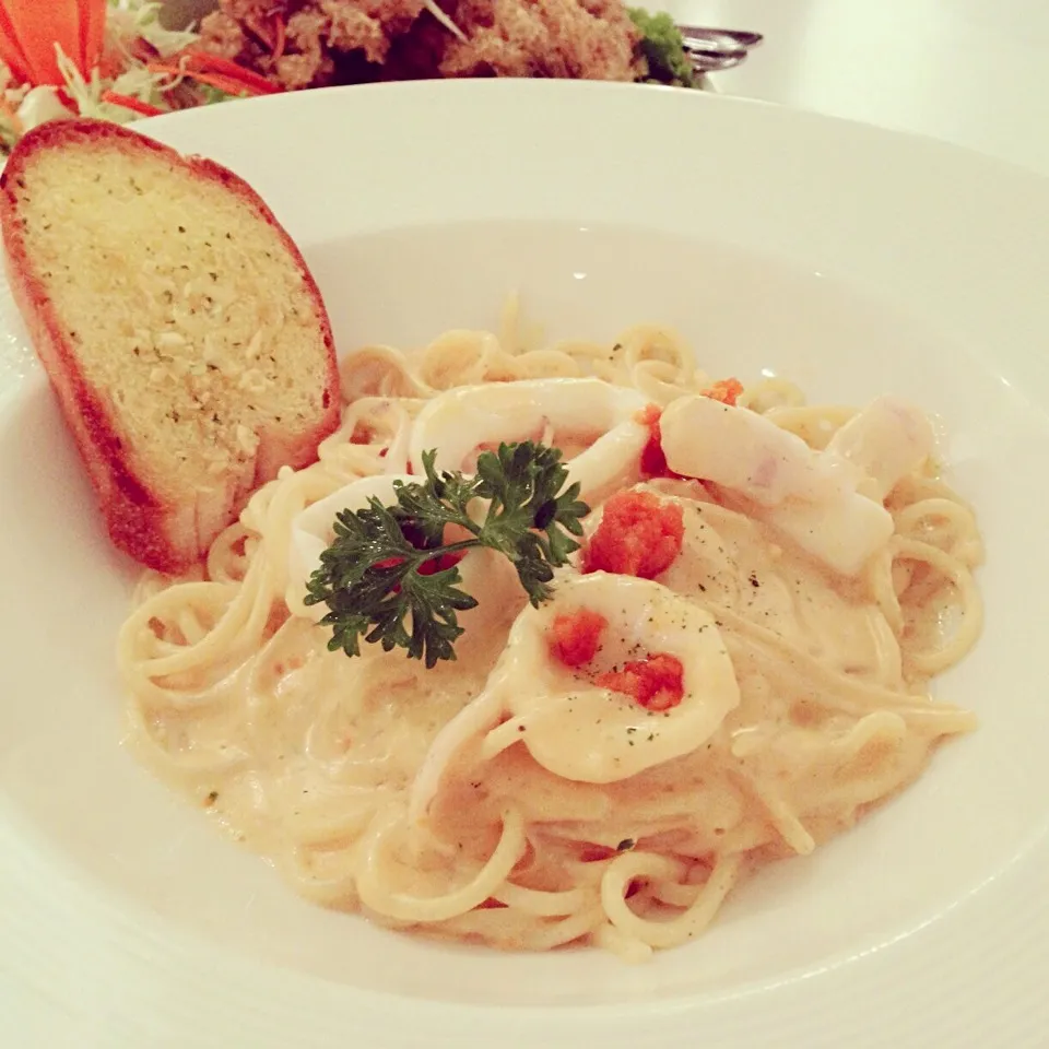 Spaghetti calamari with salted egg sauce.|Emaimaimさん