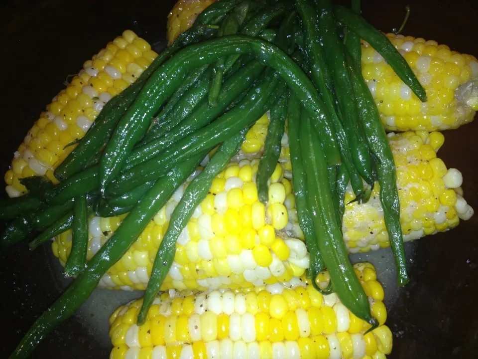 Corn on the Cobb with fresh string beans with melted butter with shallots and garlic|Clint Hillさん