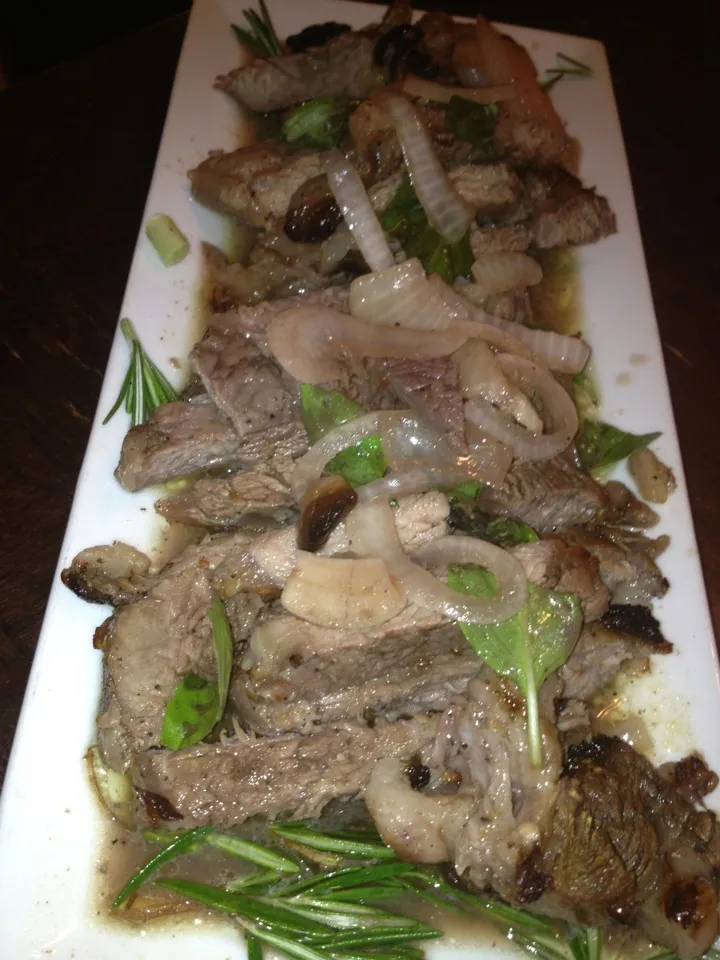 Ribeye with shiitake grilled whit onions, fresh rosemary and basil|Clint Hillさん