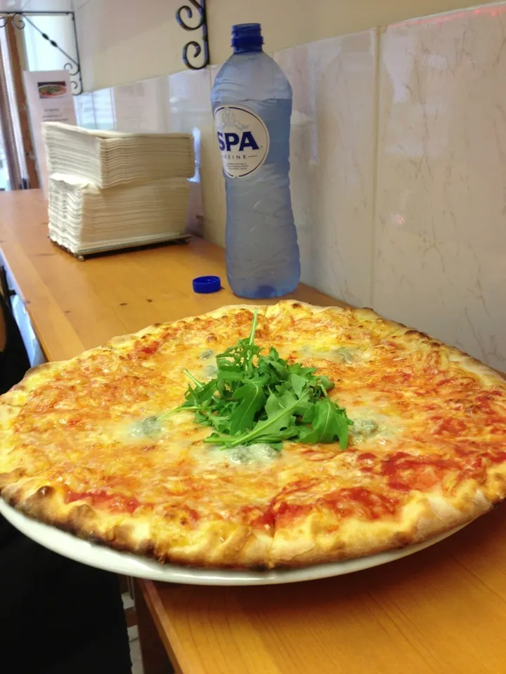 Gorgonzola Pizza! Crispy!|David McGuireさん