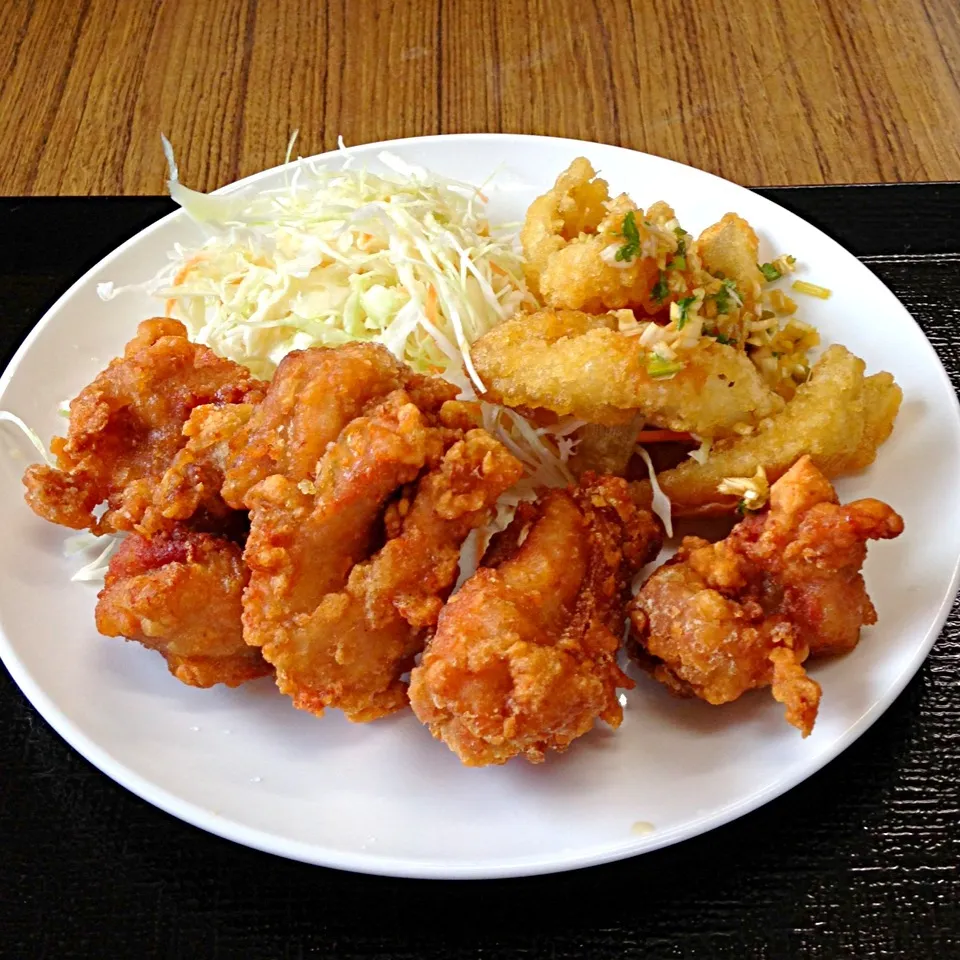 【今日のランチ】キスの黒酢ソース，鶏の唐揚げ。|takuya KAWANOさん