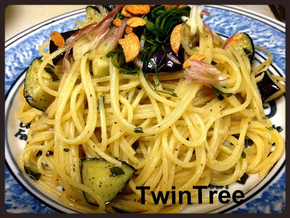 ミョウガ、シソ、茄子の柚子胡椒ペペロンチーノ🍝|TwinTreeさん