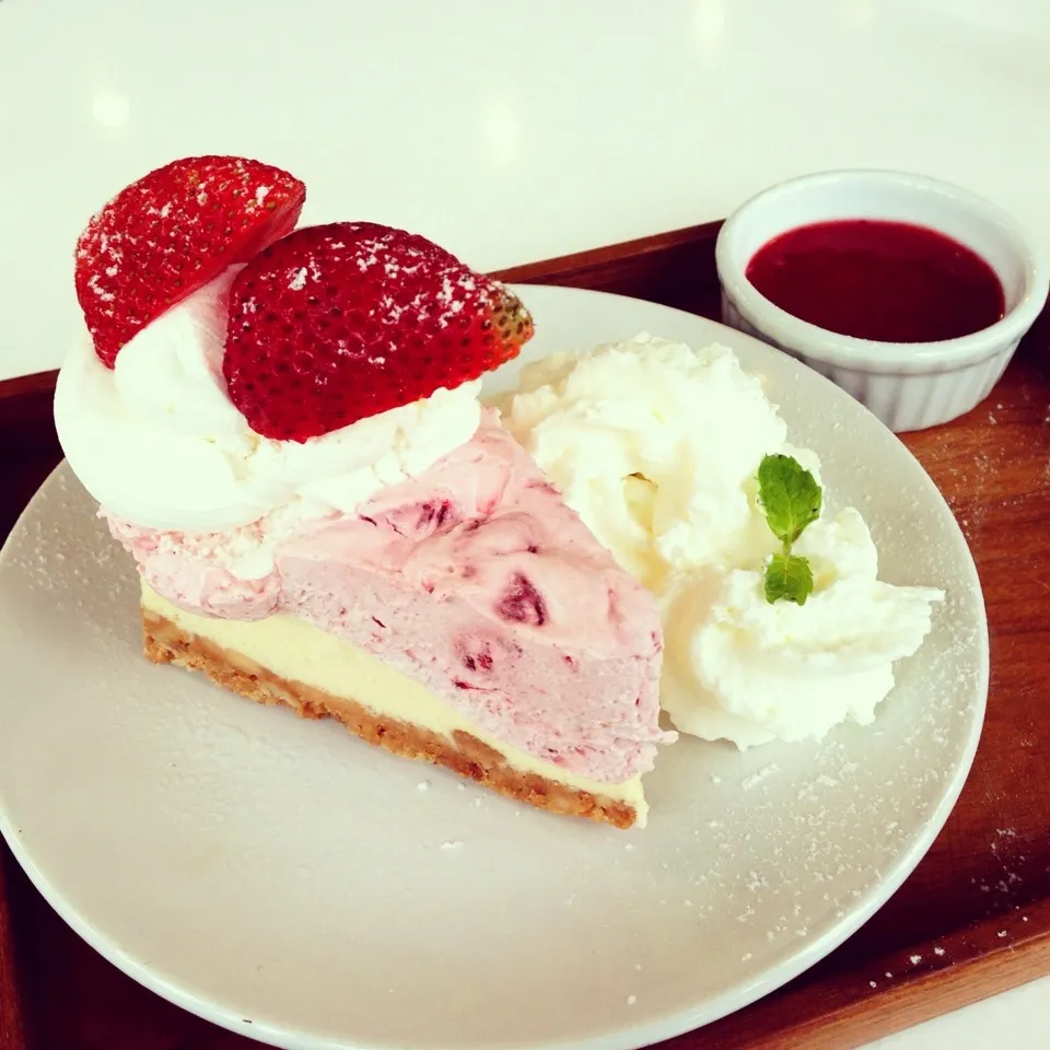 Strawberry Cheesecake. Nom Nom Nom|Emaimaimさん