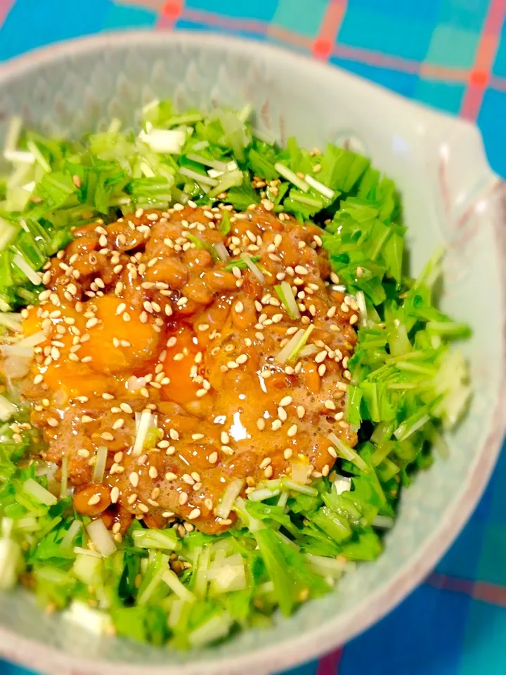 刻み水菜と納豆TKGに胡麻油|ユキさん