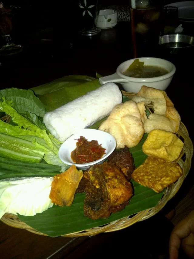 nasi timbel khas indonesia|josephine agnes yarisさん