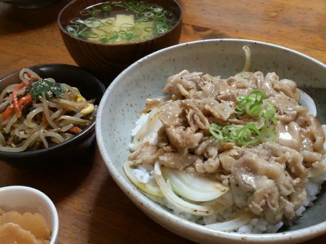 Snapdishの料理写真:塩ぶた丼定食|maさん