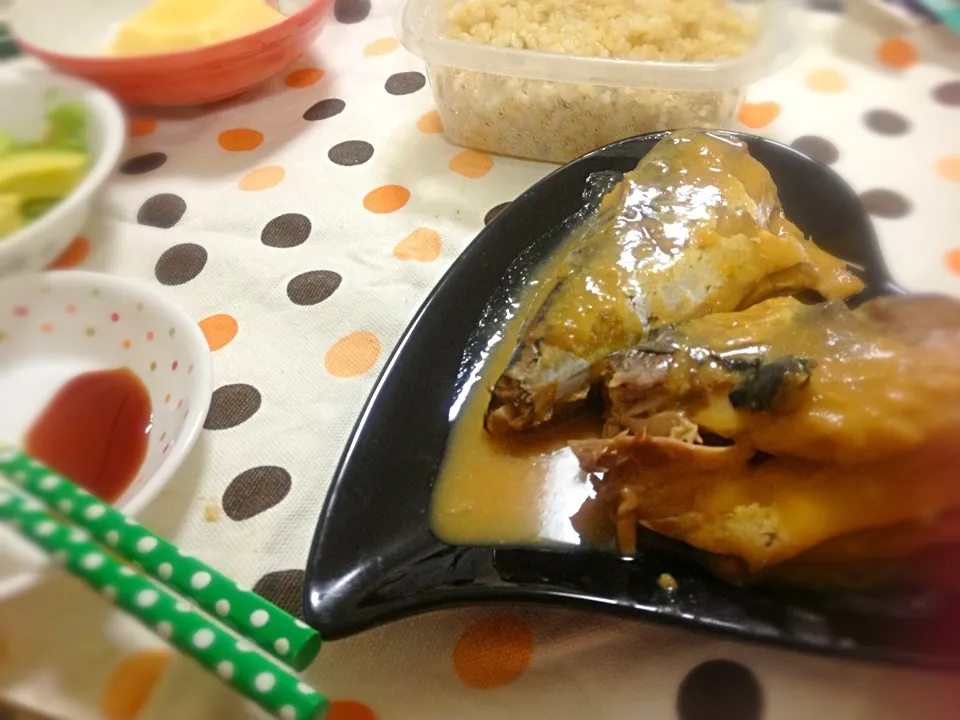 うえっぷ。作りすぎた鯖の味噌煮|魔人ぶぅさん