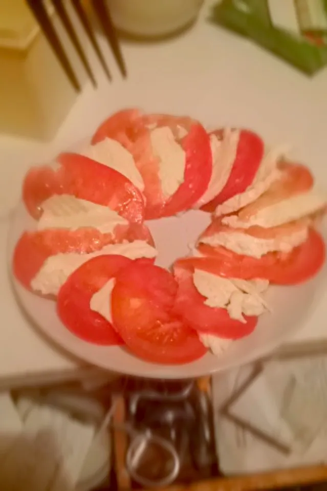 Tomato and mozzarella, simplistic and delicious|Charlotte Daviesさん