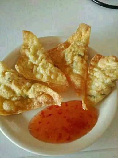 fried wonton/mixed veggie shrimp pangsit.|Regina Lavetさん