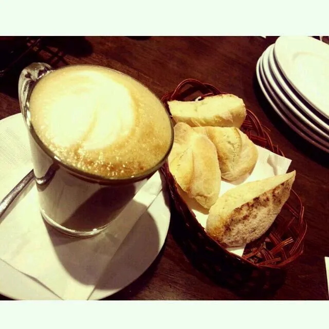 Latte and Italian bread|Joanne 교은さん