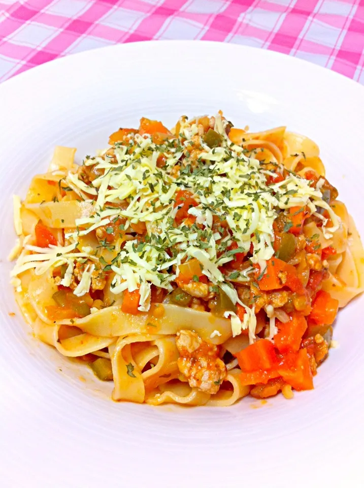 Snapdishの料理写真:Fettucine with meat n tomato sauce|shirlynさん