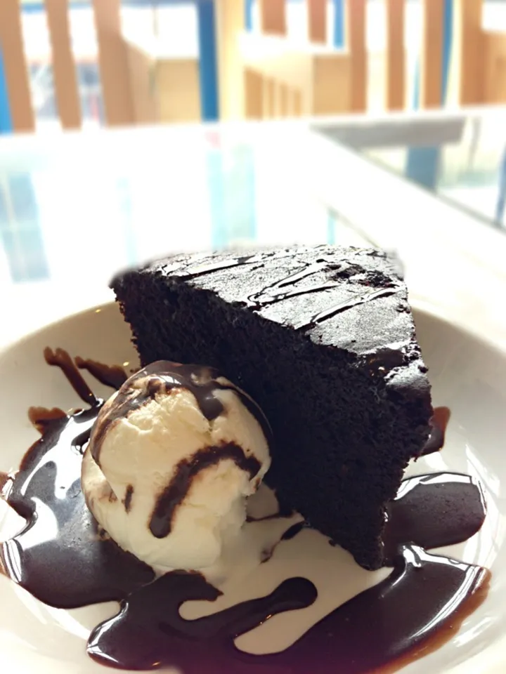 Chocolate cake with ice cream|Janeさん