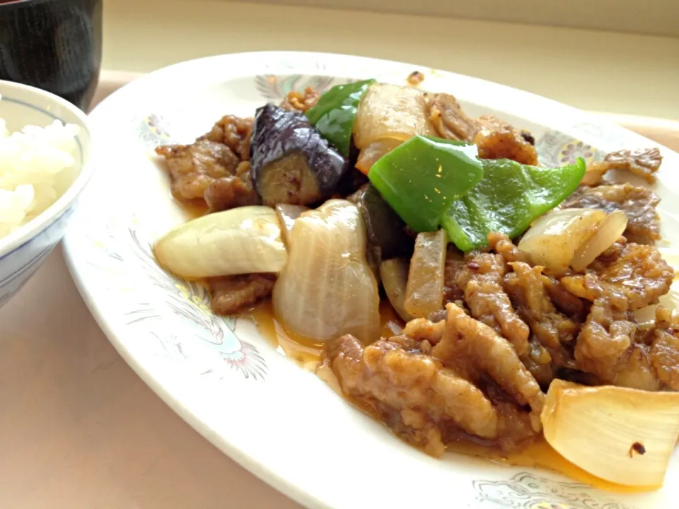 今日の社食は茄子と豚肉のエスニック炒め。420円。|ルーア・ブランカさん