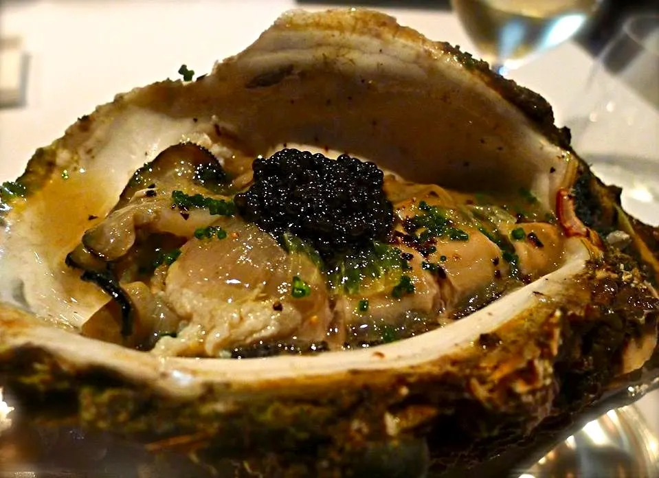 fresh oyster topped with caviar @ Gunther's, Singapore|Mei Meiさん