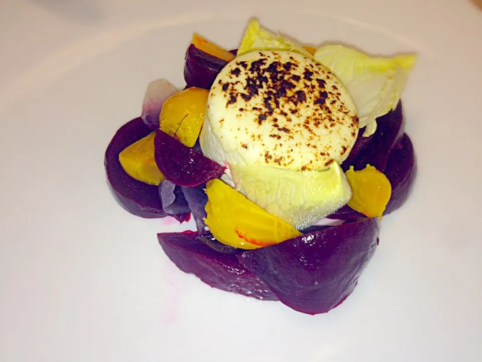 Beet root and Goats cheese salad|kaleshea williamsさん