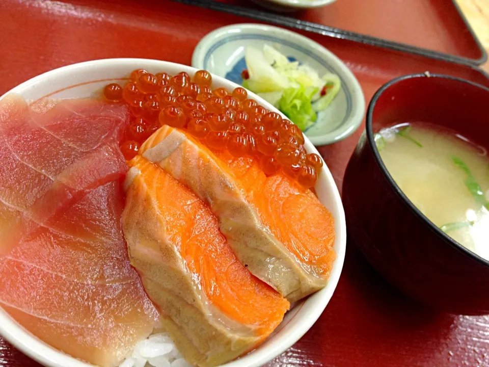 函館海鮮丼 ミニ|牧菜さん