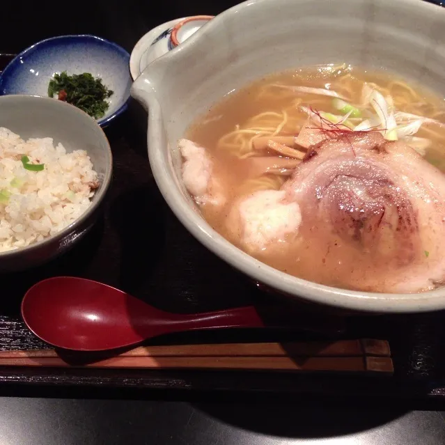 白醤油ラーメンと鯛飯|いだっちさん