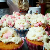 Snapdishの料理写真:Marshmallow Cupcakes|Febe Andani Grataさん