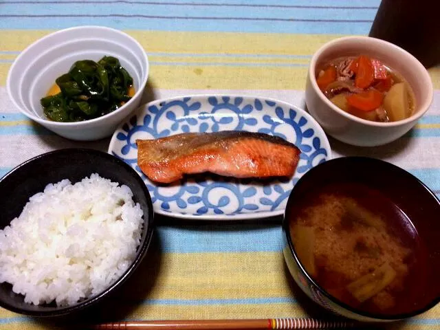 130730 今日のゆうめし　銀鮭のムニエル、肉じゃが、ピーマンのくたくた煮、茄子の味噌汁|EUREKAさん