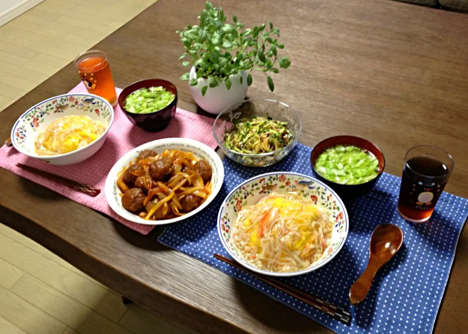 天津飯、肉団子と玉ねぎの甘酢あん、春雨中華サラダ、キャベツの中華スープ|pentarouさん