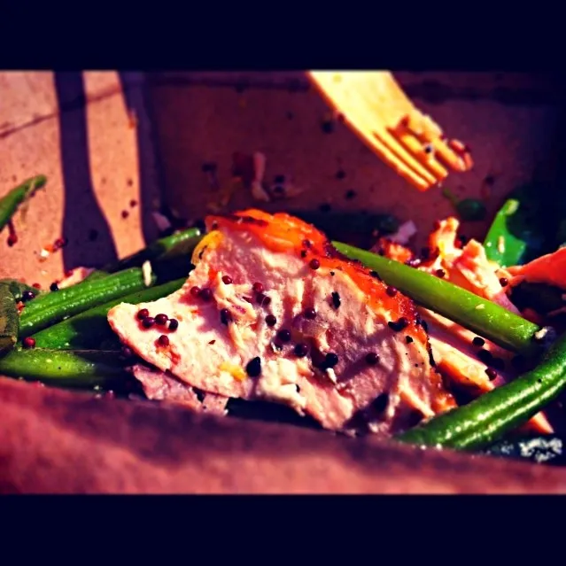 Snapdishの料理写真:Grilled Salmon , Green Beans & sugar Snaps|Tameka Alexandraさん