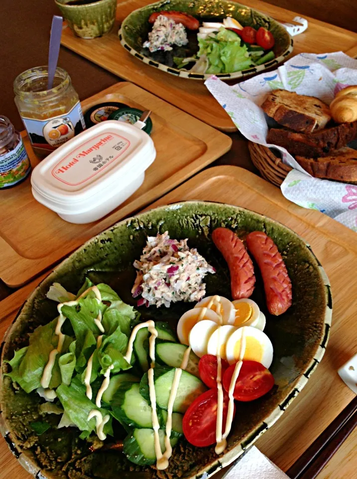 朝食 手作りクロワッサン、ぶどうパン|izunさん