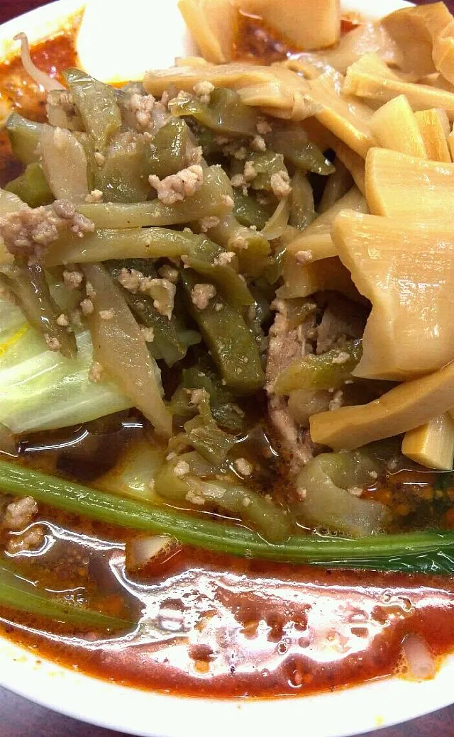 感謝祭最終日、半額だから食べたザーサイ担々麺(450円)に、野菜とメンマ(各100円)を追加。|Takashi H.さん