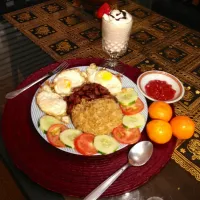 Egg, sausage, and fried rice with vegetables strawberry smoothie !!! :)|tam hoさん