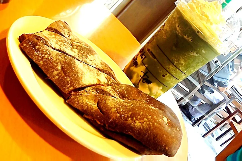 Tuna & Cheese on Dark Ciabatta Bread & Green Tea White Chocolate Pudding Frappuccino!|iamfem05さん