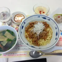 Snapdishの料理写真:担々麺・もち米焼売・海鮮五目スープ・ライチプリン|saecoさん