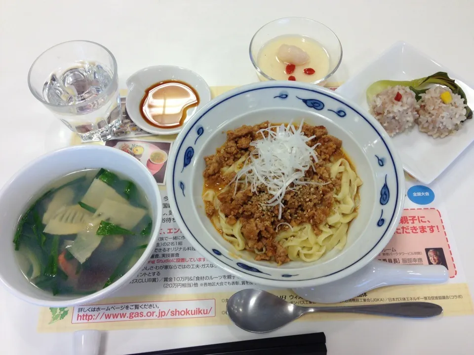 担々麺・もち米焼売・海鮮五目スープ・ライチプリン|saecoさん