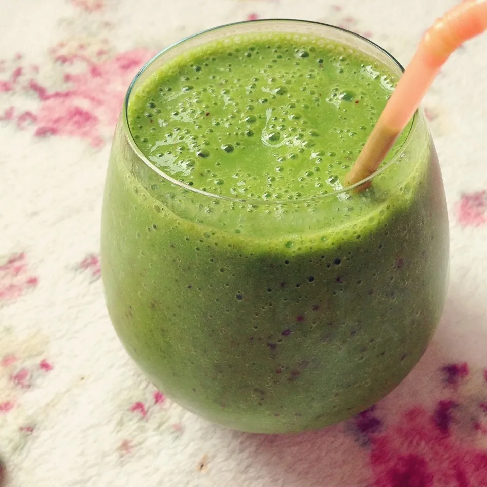 Almond milk - spinach - banana - peach - flax seed - cinnamon smoothie|Rianneさん