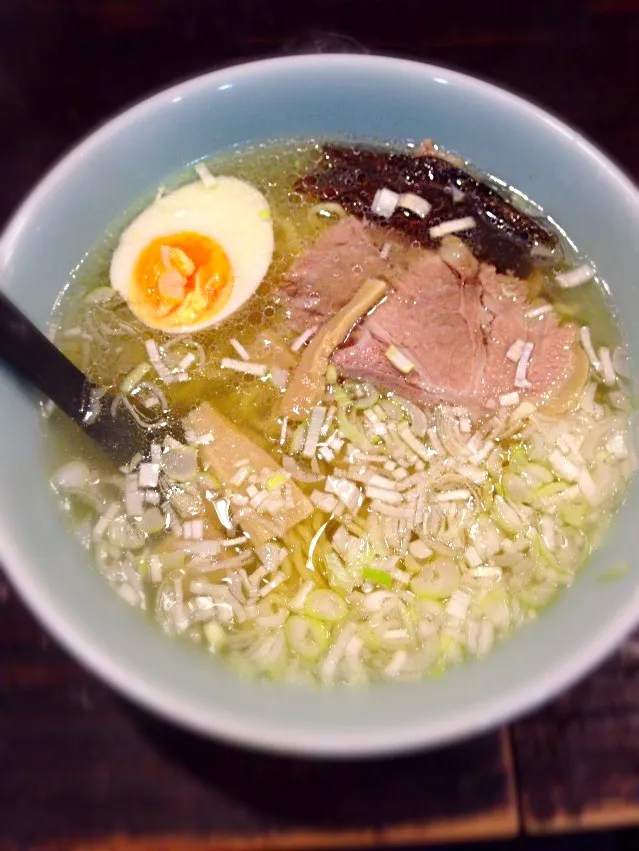 Snapdishの料理写真:久留米では少数派の塩ラーメン|タカハシ ミカさん