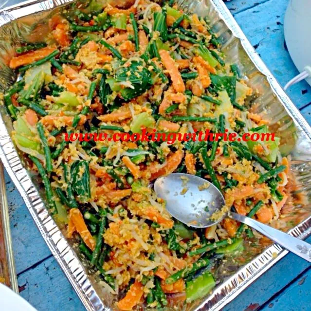 Snapdishの料理写真:Urap Sayur / Cooked Salad With Spicy Coconut Blanch|rie simsさん