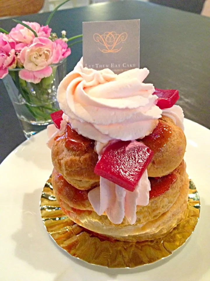 St Honore ... puff pastry filled with white chocolate sauce, fresh raspberry  puree and rose whipped cream|Cloudy Gさん