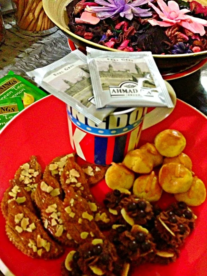 Snapdishの料理写真:My homemade cookies and fav earl grey|Lauraさん