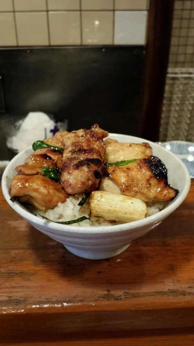 【表参道 鳥政】焼き鳥丼とラーメンのランチ|うめロクさん