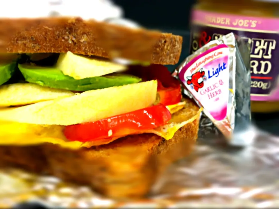 Snapdishの料理写真:Avocado Tomato Apple Sandwich|boo yaさん