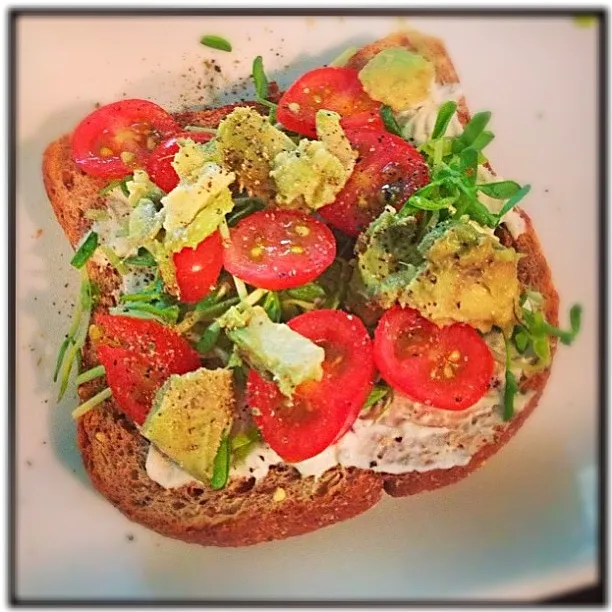 Wheat bread with cherry tomatoes, avocado, spring sprouts, yogurt spread & flaxseed meal|Erin Anneさん