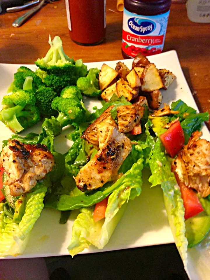 Chicken breast tacos in lettuce with cucumber, tomatoes, avocado and sides of baked redskin potatoes and steamed broccoli|krista parkerさん