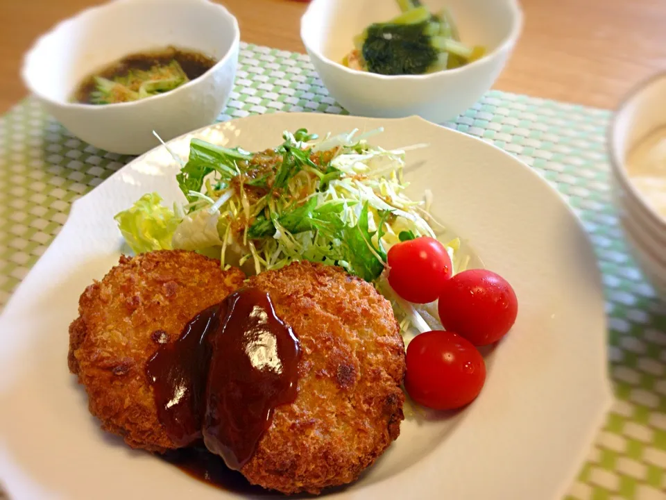 Snapdishの料理写真:メンチカツランチ🍴|Pokotaさん