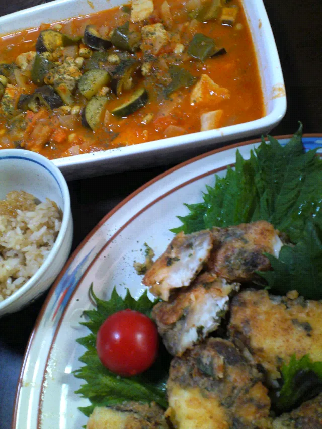 昼飯  タラの親子焼き  チキンのトマト煮込み  シーチキンご飯|Bちゃんさん